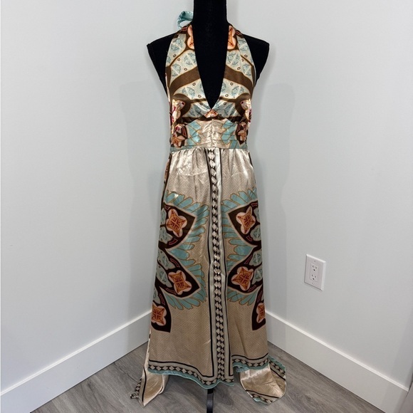 Ultra Pink Deep-V Open Back Halter Summer Dress (M) - Picture 2 of 8